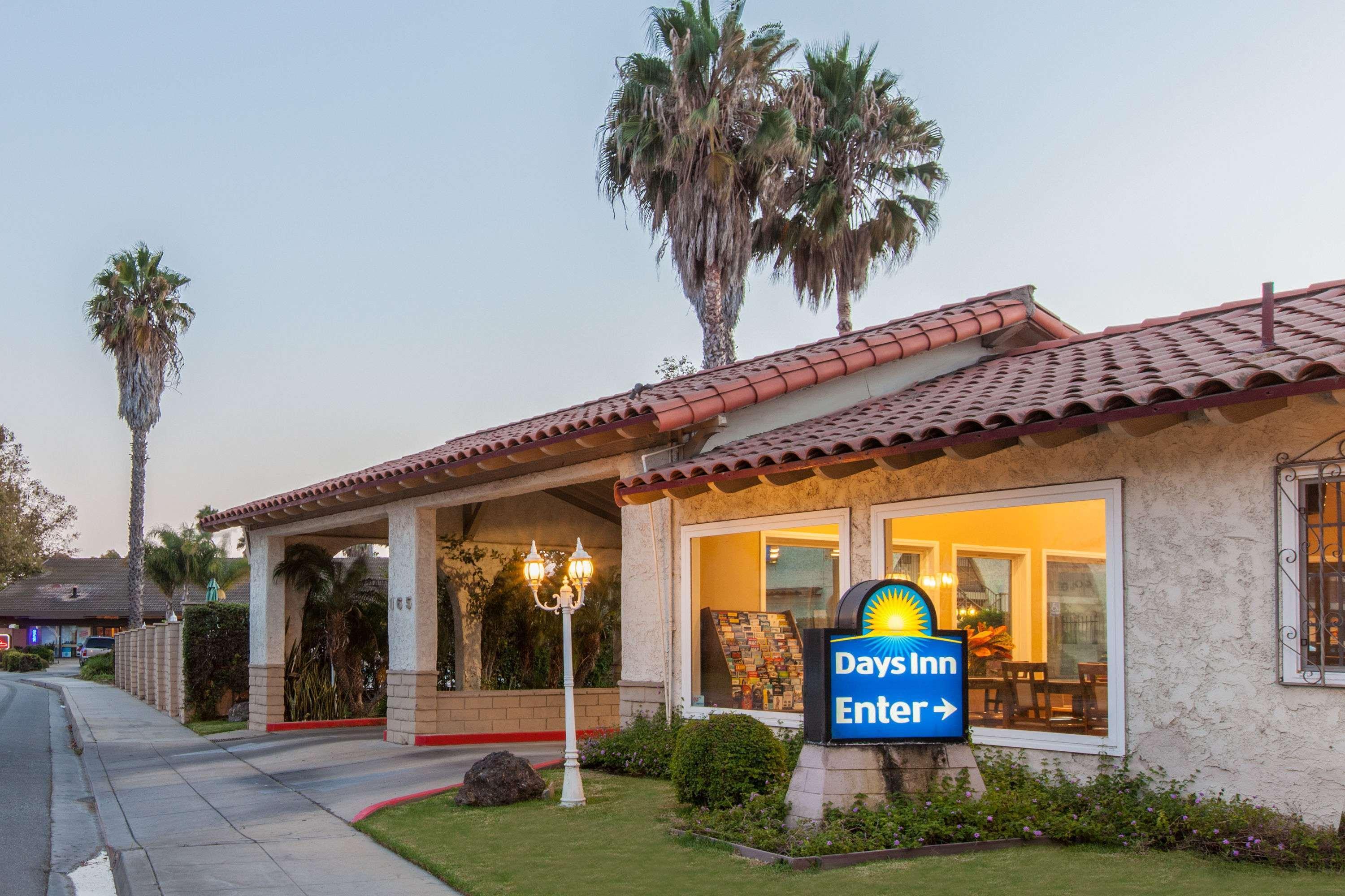 Days Inn By Wyndham Camarillo - Ventura Exteriör bild